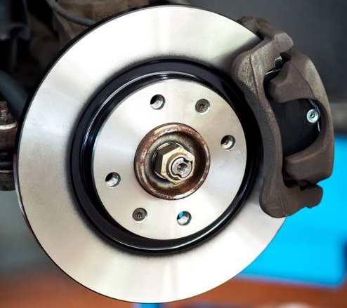 剎車盤多久更換一次？修車師傅：早換晚換都是錯，時機很！重！要！